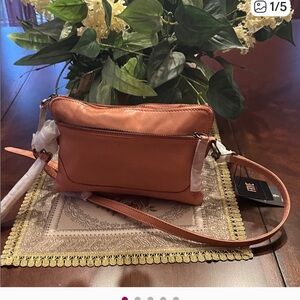 Elegant Tan Leather Crossbody Bag